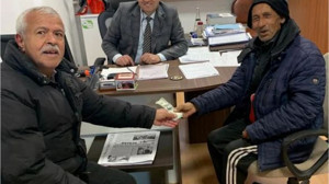 Yolda Dolar Buldu Gönüllerin Abdi’si Oldu