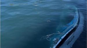 Bandırma'da Kıyıdaki Tekne Battı