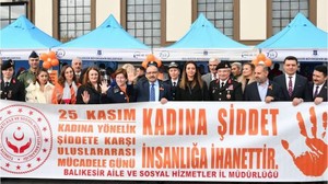 Balıkesir Meydanında Kadın Haklarına Güçlü Duruş
