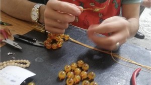 Asırlık dede mesleği Tesbihçiliği sürdürüyor