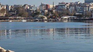 Balıkesirli Vatandaşlar Güneşli Havada Sahile Akın Etti