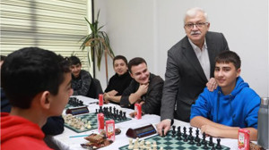 Başkan Deveciler'in Hamlesi İle Satranç Turnuvası Başladı
