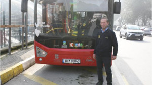 Büyükşehir Şoförü Rahatsızlanan Yolcuya Yardım Etti