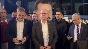 CHP’li Sarı: 'Otobüsleri şahsi reklam panosuna çevirdi'