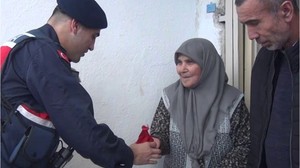 Cinayete Karıştın Dedi Altınlarını Alıp Kaçtı