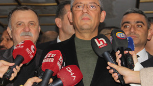 Fenerbahçe ve Galatasaray’a Özgür Özel'den Tebrik