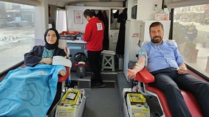 Sındırgı'da İlçe idarecilerinin de katıldığı kan bağışı kampanyası