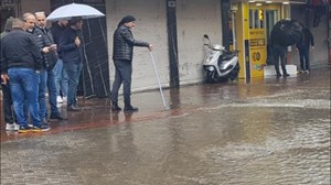 Alanya’da rögarlar taştı, çarşı merkezini su bastı