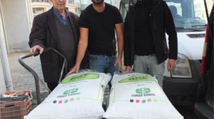 Burhaniye’de yağmurlardan sonra gübre satışları arttı