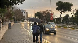 Balıkesir Pazar Sabahına Yağmurlu Başladı