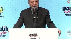 Erdoğan'ın Salondaki Pankartları Okuması Viral Oldu