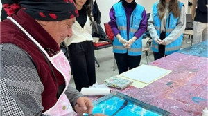 Huzur Evi Sakinleri Öğrencilerle Birlikte Ebru Yaptı