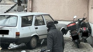 Balıkesir'de Kaldırımlar Kurtarılmayı Bekliyor
