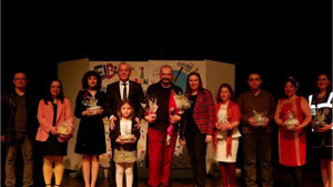 Susurluk'ta Sahnelenen 'Aşk Karton Medya' Seyircilerden Tam Not Aldı