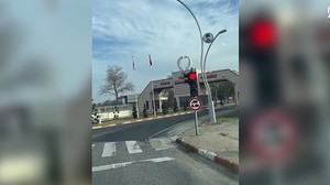 Aracıyla Kırmızı Işıkta Geçip Kendini Polise İhbar Etti