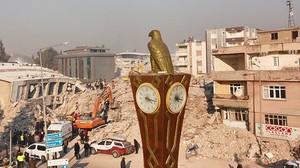 Depremin simgesi saat 04:17'de sabit