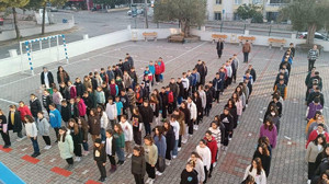 Depremde Hayatlarını Kaybedenler İçin Okullarda Saygı Duruşu