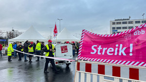 Frankfurt Havalimanı’nda 800 Uçuş Grevden İptal Edildi