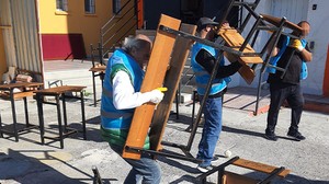 Mahkumlar okulların tadilat ve bakımlarını yapıyor