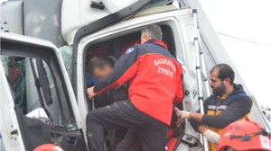 Tabelaya Çarptı Saatler Süren Çalışmanın Ardından Kurtarıldı