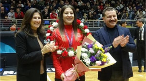 Yasemin Adar'a Balıkesir'de Coşkulu Karşılama