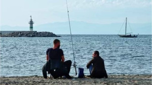 Balıkesir'de Sıcak Havayla Deniz Kenarına Akın Edildi