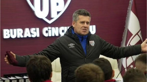 Bandırmaspor Teknik Direktörü İle Yollarını Ayırdı