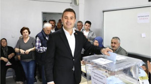 CHP'li Ahmet Akın Oyunu Kullandı