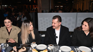 Depremzede Öğrenciden Yücel Yılmaz’a Chesecake Ödülü