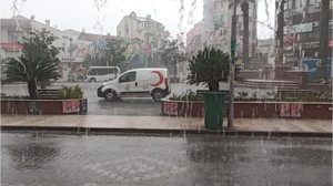 Kuvvetli Yağış Edremit'i Vurdu