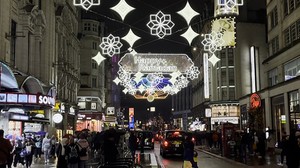 Londra'nın Ünlü Caddesi Piccadilly, Ramazan Ayına Özel Işıklarla Aydınlatıldı