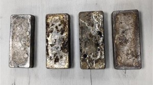 Cep telefonu şeklindeki getirdiği 14 kilo gümüş külçe Bulgar gümrüğüne takıldı