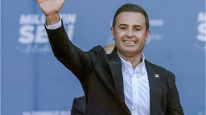 Ahmet Akın'dan Çiçek Göndermek İsteyenlere Mesaj