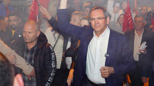 Ayvalık Meydanında Başkan Ergin'e Büyük Destek