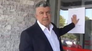 Başkan Akbıyık Mal Bildirimini Belediyenin Kapısına Astı