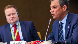 Özgür Özel Fransa'da Türkiye'nin AB Sürecini Değerlendirdi