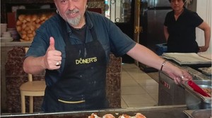 Balıkesir’de Bakışlarıyla Döner Ismarlatan Prenses!