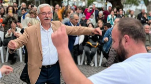 Erdekliler Meydanda Dans Etti!