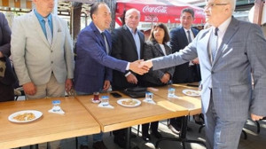 Bayram Sevinci Burhaniye'de Yaşanıyor