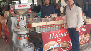 Balıkesir Pazarında Canlı Helva Şovu