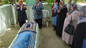 Bigadiç Altıkaraağaç Dedesi'ni Unutmadı