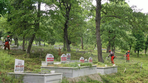 Bin 123 Mezarlıkta Bakım ve Temizlik