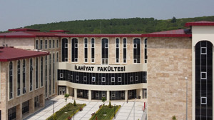 İlahiyat Fakültesi'nde Dil Yeniliği