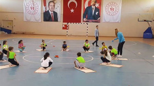 İvrindi'de Çocuklar Geleneksel Oyunlarla Buluşuyor