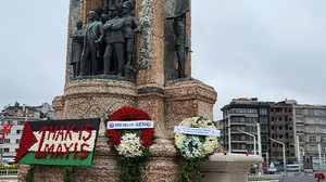 Memur-Sen'den Taksim Meydanına Çelenk Bırakıldı