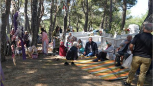 Tahtacılar Hıdırellezi Mezarlıkta Kutluyor