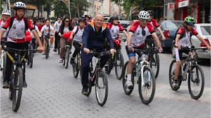 Susurluk'ta Gençler Pedal Çevirerek Sağlıklı Yaşama Davet Etti