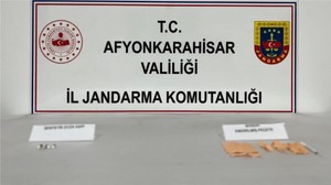 Uyuşturucu kullanırken jandarmaya yakalandılar