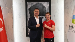 Büyükşehir Belediyespor, Esra Yıldız Kahraman ile Sözleşme Yeniledi