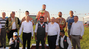 Hüseyin Gümüşalan Gönen'de Başpehlivan Oldu